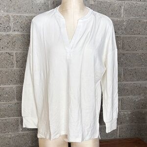 Women’s Lou and Grey Cream Colored V Neck Top Signature Soft Plush